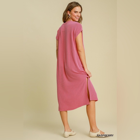 Umgee Short-Sleeve Ribbed Midi Dress in Raspberry - Picture 4 of 9